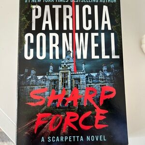 Sharp Force by Patricia Cornwell Book​